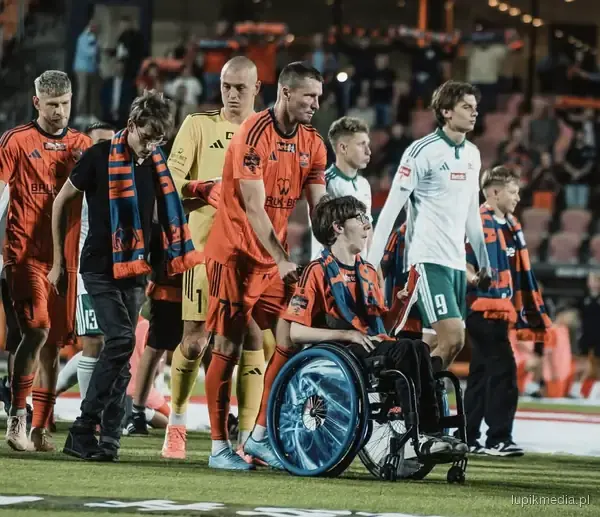Wyprowadzenie piłkarzy na mecz w akcji Stadiony bez barier